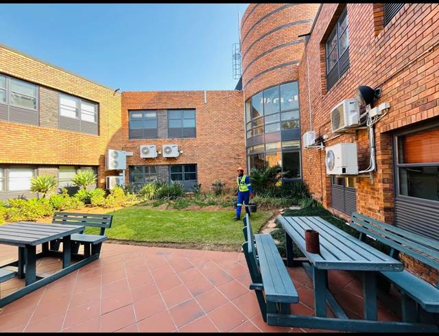 3,397M² OFFICE FOR SALE IN VORNA VALLEY